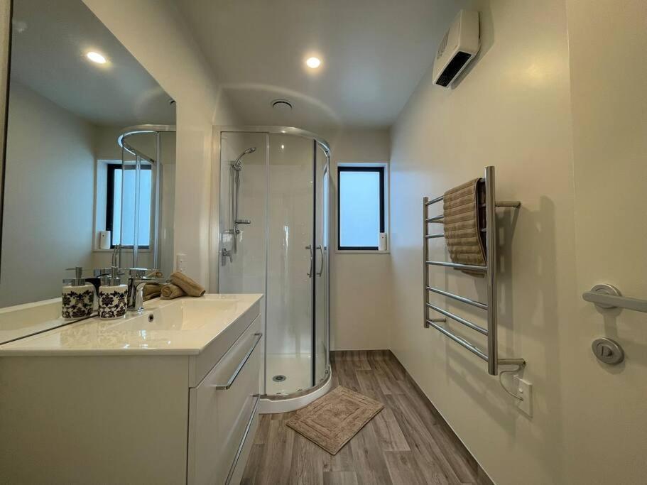 Cbd Luxury Parkside Living 2 Bedroom With Parking 크라이스트처치 외부 사진