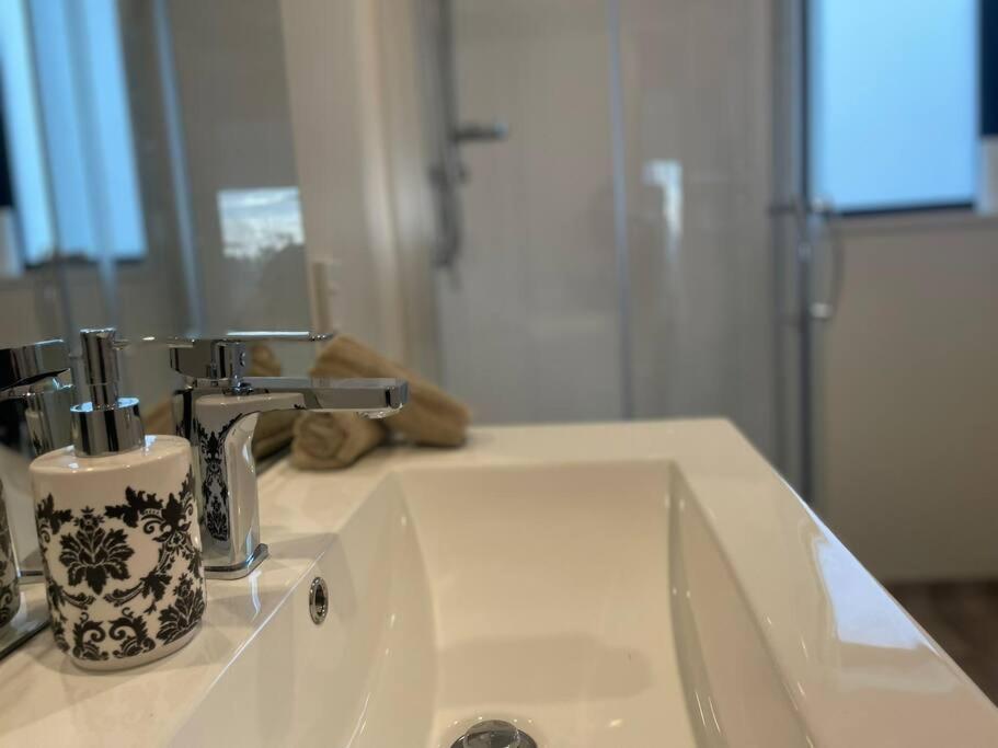 Cbd Luxury Parkside Living 2 Bedroom With Parking 크라이스트처치 외부 사진