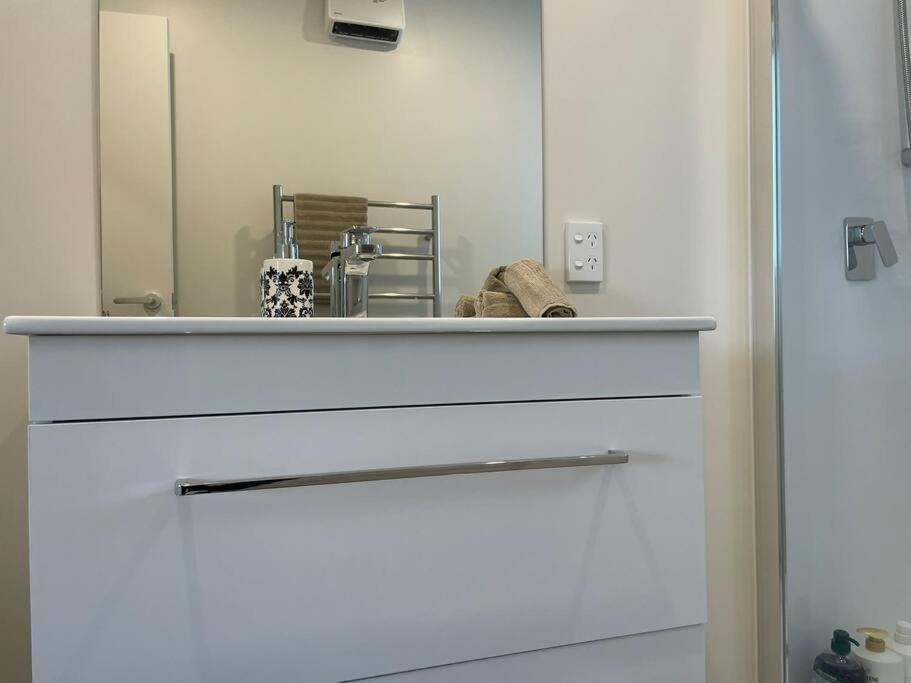 Cbd Luxury Parkside Living 2 Bedroom With Parking 크라이스트처치 외부 사진